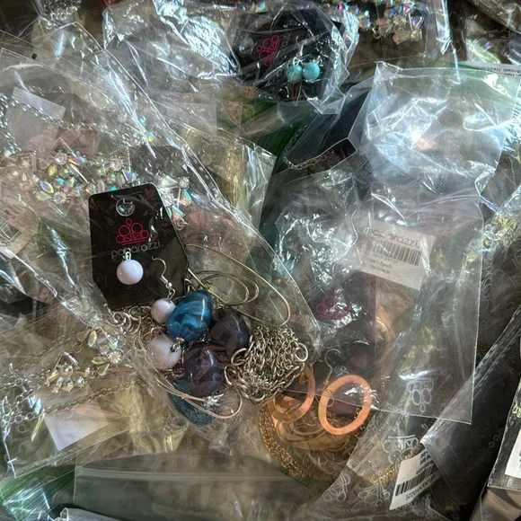 BUNDLE 100 pieces of assorted paparazzi jewelry - Picture 2 of 4